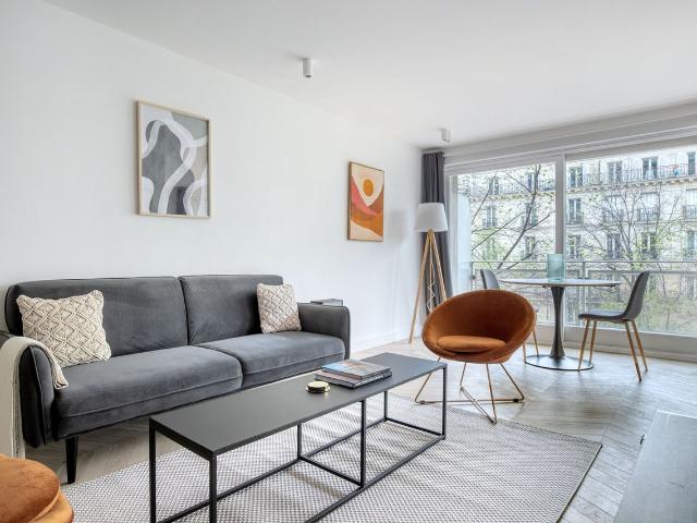 Modern 1BR in Quartier du Faubourg du Roule, Paris Amsterdam Apartments for Rent