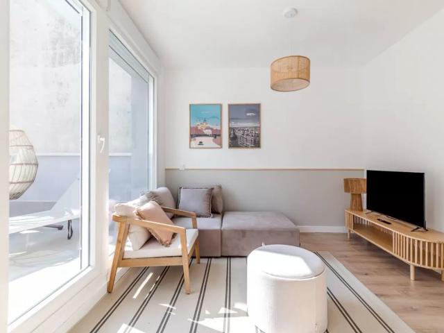 Modern 1BR with Terrace in Prime Tetuán Near Metro & AZCA, Madrid Amsterdam Apartments for Rent