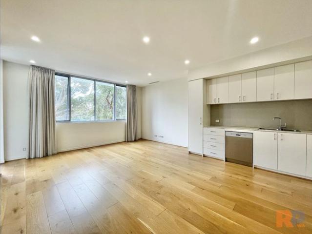 Modern 1x1 Apartment Living with Open Plan Design