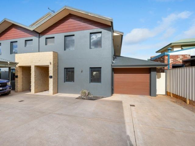Modern 2012 Built Townhouse with a Strong Rental Yield $850pw & NO STRATA FEES!