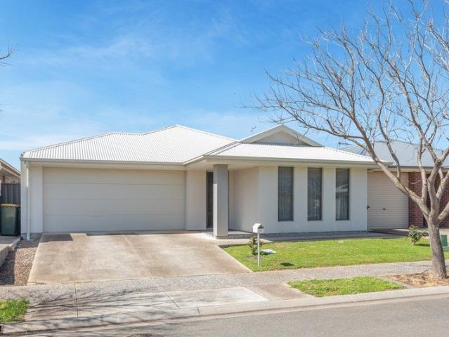 MODERN 2015 4 BEDROOM FAMILY HOME!