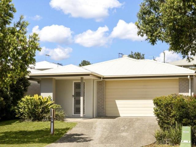 MODERN 2023 BUILT HOME | MULTIPLE LIVING AREAS + STUDY