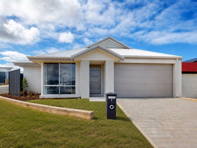Modern 2024 Built Home Offering Style, Comfort & Convenience