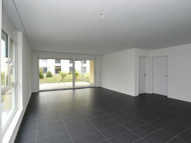 Modern 2.5 room apartment with garden seating area