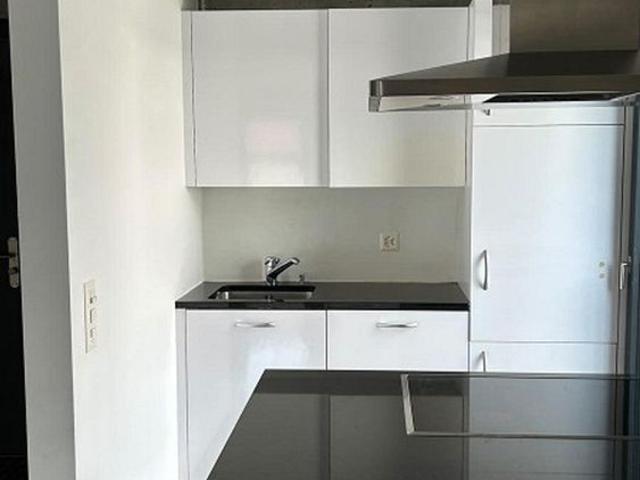 Modern 2.5 room apartment with kitchen island – central, bright & perfect location