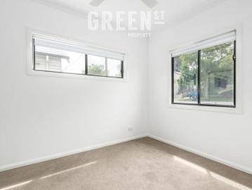 Modern 2 3 Bedroom Duplex in Convenient Location