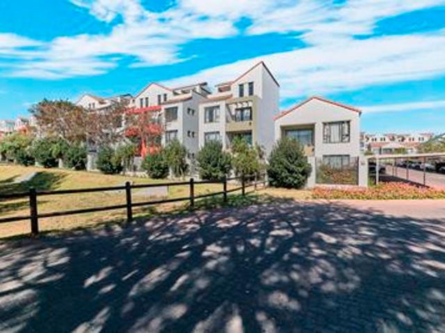 modern 2 bed/1 bath ground floor uni.