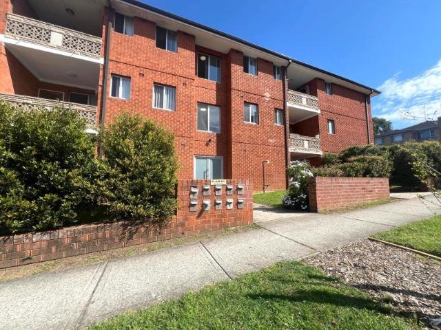 MODERN 2 BED 1 BATHROOM UNIT