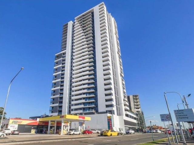Modern 2 Bed, 2 Bath Apartment with Parking in Prime Liverpool Location