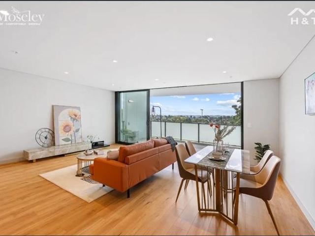 Modern 2 Bed, 2 Bath Apartment in Carlingford Prime Location