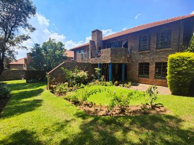 modern 2 bed 2 bath garden apartmen.