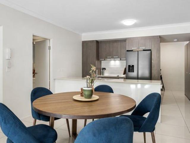 Modern 2 Bed 2 Bath in the heart of Southport