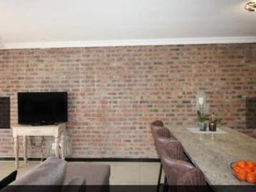 modern 2 bed 2 bath !