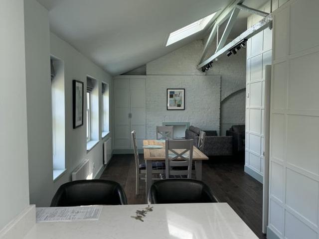 Modern 2 bed 2 bathroom flat F/F under 1 Tenanacy