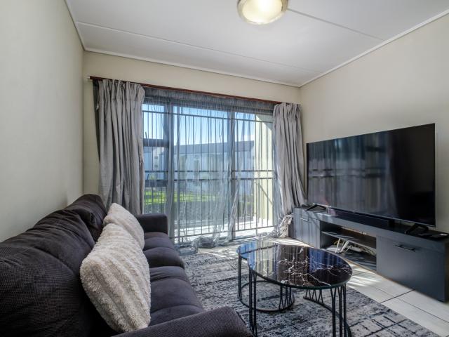 Modern 2 bed And 1 bath Apartment In Linbro Park
