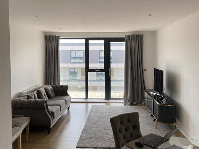 Modern 2 bed and 2 bath apartment bills included