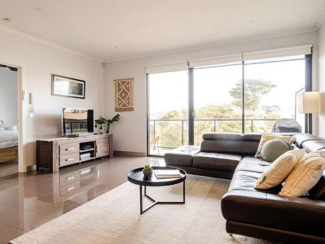 Modern 2 bed apartment Fully furnished!
