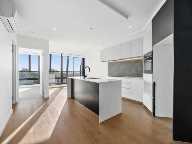 Modern 2 Bed Apartment with City Views, 409/443 Upper Heidelberg Road, Ivanhoe
