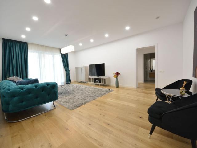 Modern 2 Bed Apartment with Walk In Shower
