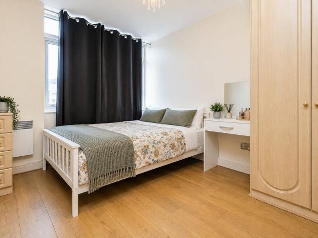 Modern 2 Bed Flat W Pvt Balcony 2 Mins Stratford
