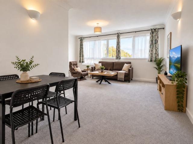 Modern 2 Bed Flat in the heart of Sutton