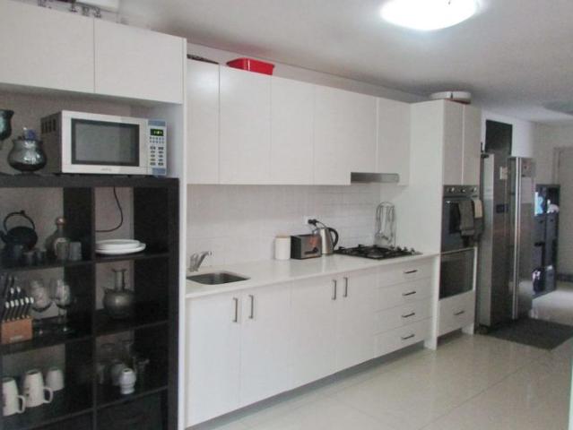 Modern 2 bed townhouse Convenient location, In a quiet area