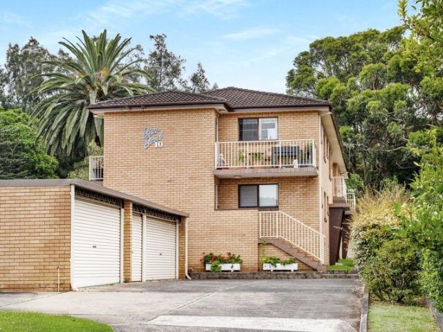 Modern 2 Bed Townhouse with Balcony