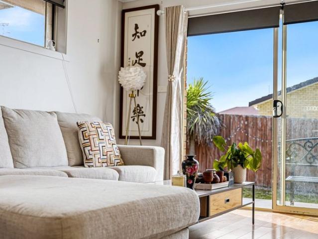 Modern 2 Bed Unit with Private Deck