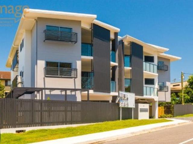 Modern 2 Bed Unit in Prime Gaythorne Location Steps to Rail & Amenities!