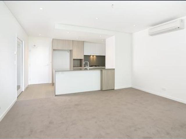 Modern 2 Bedroom + MPR Apartment with River Views in Riverlight East