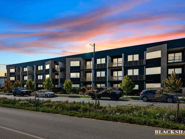 Modern 2 Bedroom or 1 Bedroom + Study Home in the Heart of Googong