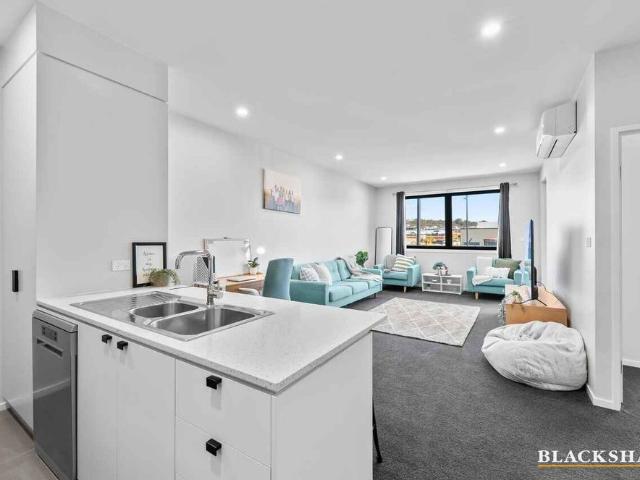 Modern 2 Bedroom or 1 Bedroom + Study Home in the Heart of Googong