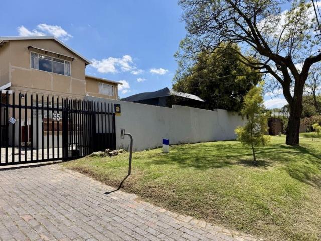 Modern 2 Bedroom Apartment to Rent in Linden, Randburg