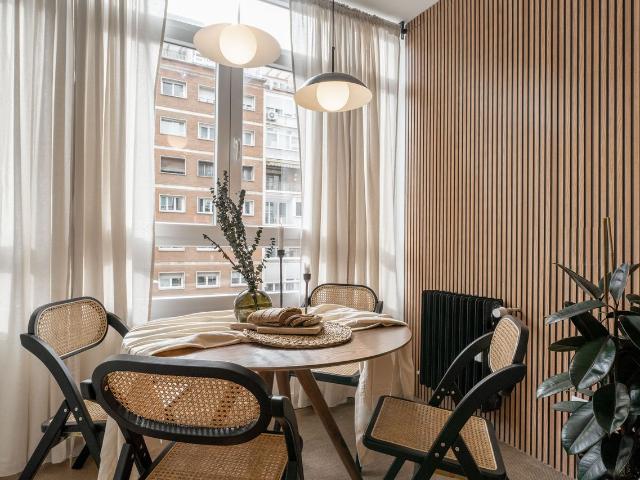 Modern 2 Bedroom Apartment with AC on Paseo de la Habana, Madrid Amsterdam Apartments for Rent