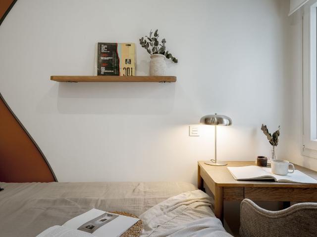 Modern 2 Bedroom Apartment with AC and Designer Furnishings in Cartagena Street, Madrid Amsterdam Apartments for Rent