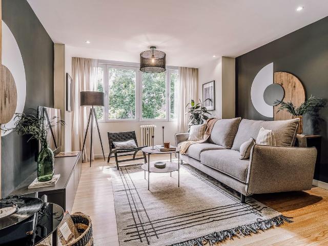 Modern 2 Bedroom Apartment with AC and Designer Furnishings in Hermano Garate, Madrid Amsterdam Apartments for Rent