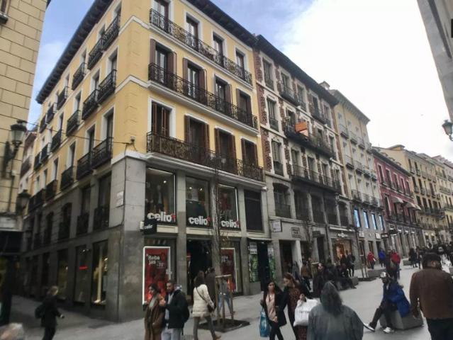 Modern 2 bedroom apartment with AC for rent near Sol