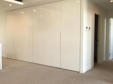 Modern 2 Bedroom Apartment with Balcony in Zetland