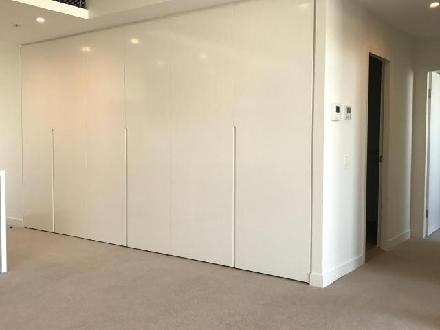 Modern 2 Bedroom Apartment with Balcony in Zetland