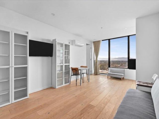 Modern 2 Bedroom Apartment with Car Space & Whitegoods in Glen Waverley