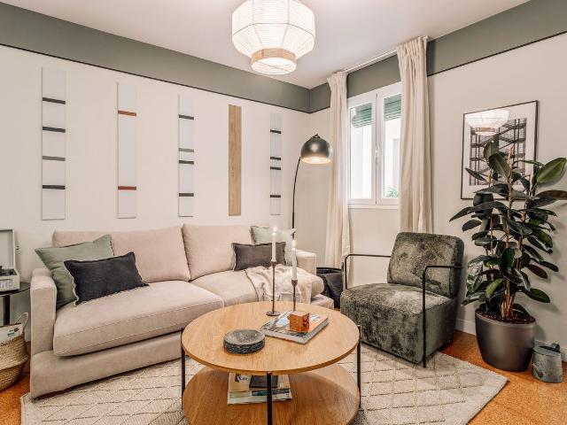 Modern 2 Bedroom Apartment with Ducted Air Conditioning in Fernán González, Madrid Amsterdam Apartments for Rent