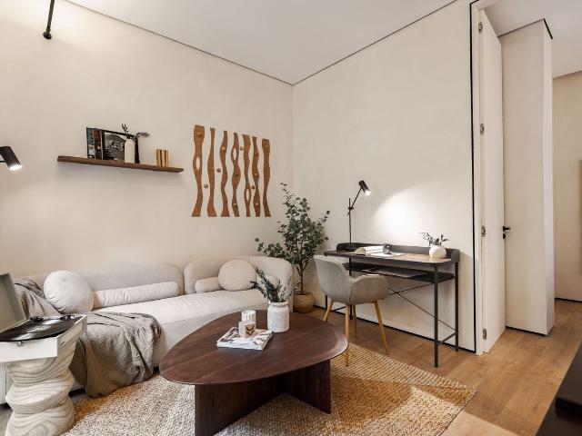 Modern 2 Bedroom Apartment with Designer Furniture and AC in Conde Romanones, Madrid Amsterdam Apartments for Rent