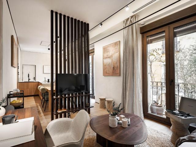 Modern 2 Bedroom Apartment with Designer Furniture and AC in Conde Romanones, Madrid Amsterdam Apartments for Rent