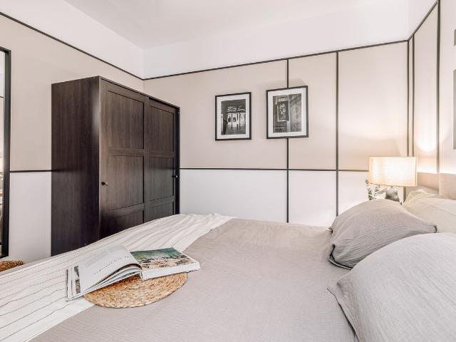 Modern 2 Bedroom Apartment with Designer Furniture and Ducted Air Conditioning, Madrid Amsterdam Apartments for Rent