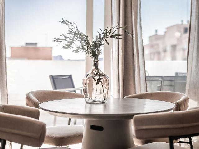 Modern 2 Bedroom Apartment with Designer Furniture and High Speed WiFi on Doctor Esquerdo, Madrid Amsterdam Apartments for Rent
