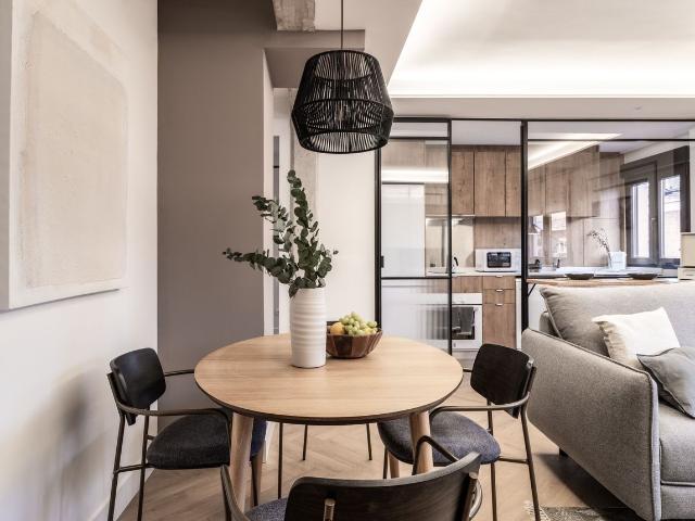 Modern 2 Bedroom Apartment with Designer Furniture and Smart Home Amenities, Madrid Amsterdam Apartments for Rent