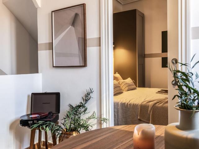 Modern 2 Bedroom Apartment with Designer Finishes on Hortaleza Street, Madrid Amsterdam Apartments for Rent