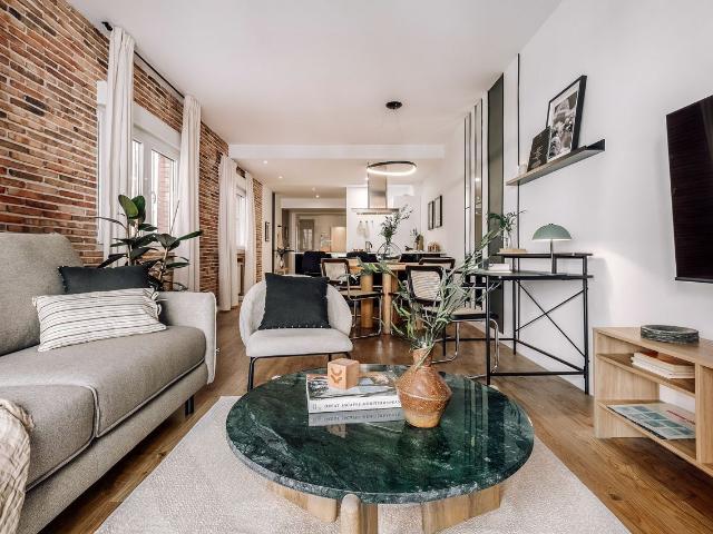 Modern 2 Bedroom Apartment with Designer Finishes and High Speed WiFi on Rafael de Riego Street, Madrid Amsterdam Apartments for Rent
