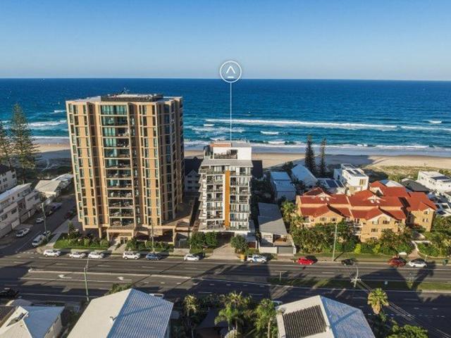Modern 2 Bedroom Apartment with Expansive Balcony & Ocean Views