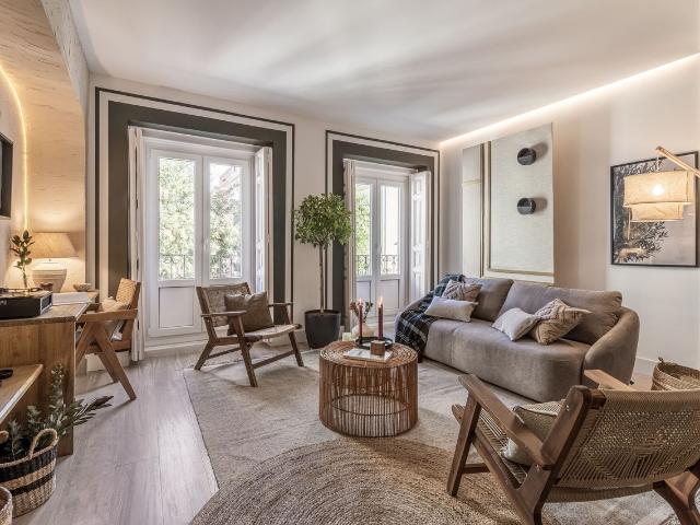 Modern 2 Bedroom Apartment with Floor Heating and Ducted AC in Trafalgar, Madrid Amsterdam Apartments for Rent